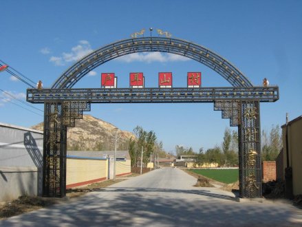 鐵藝牌坊,鐵藝門樓,鐵藝大門-安誠護(hù)欄廠家