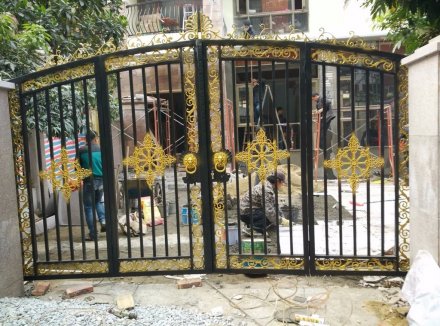 別墅鐵藝大門(mén)哪個(gè)生產(chǎn)廠(chǎng)家好